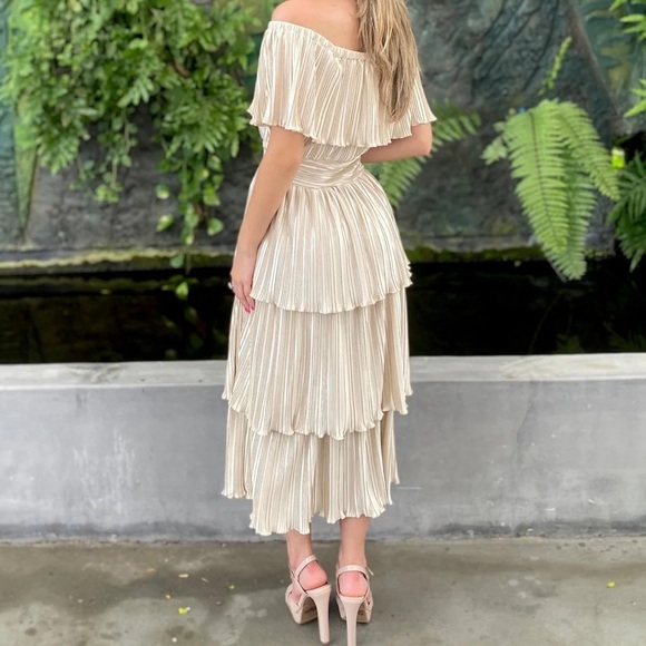 Champagne Pleated layered off the shoulder‎ Dress women’s sz S midi length NWOT - Picture 3 of 17
